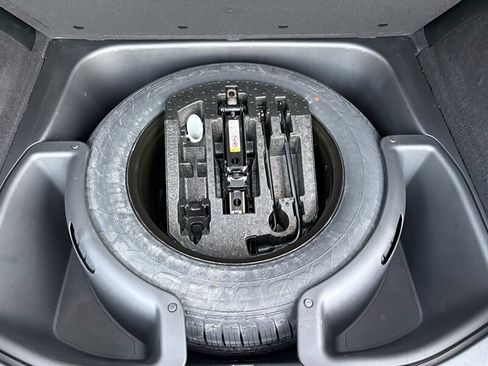 Used 2017 Jeep Grand Cherokee Overland image 32