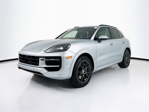 Certified 2025 Porsche Cayenne image 9