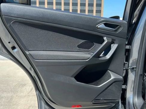 Used 2021 Volkswagen Tiguan S image 65