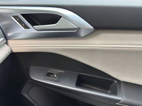 New 2026 Volkswagen Taos SE FWD image 15