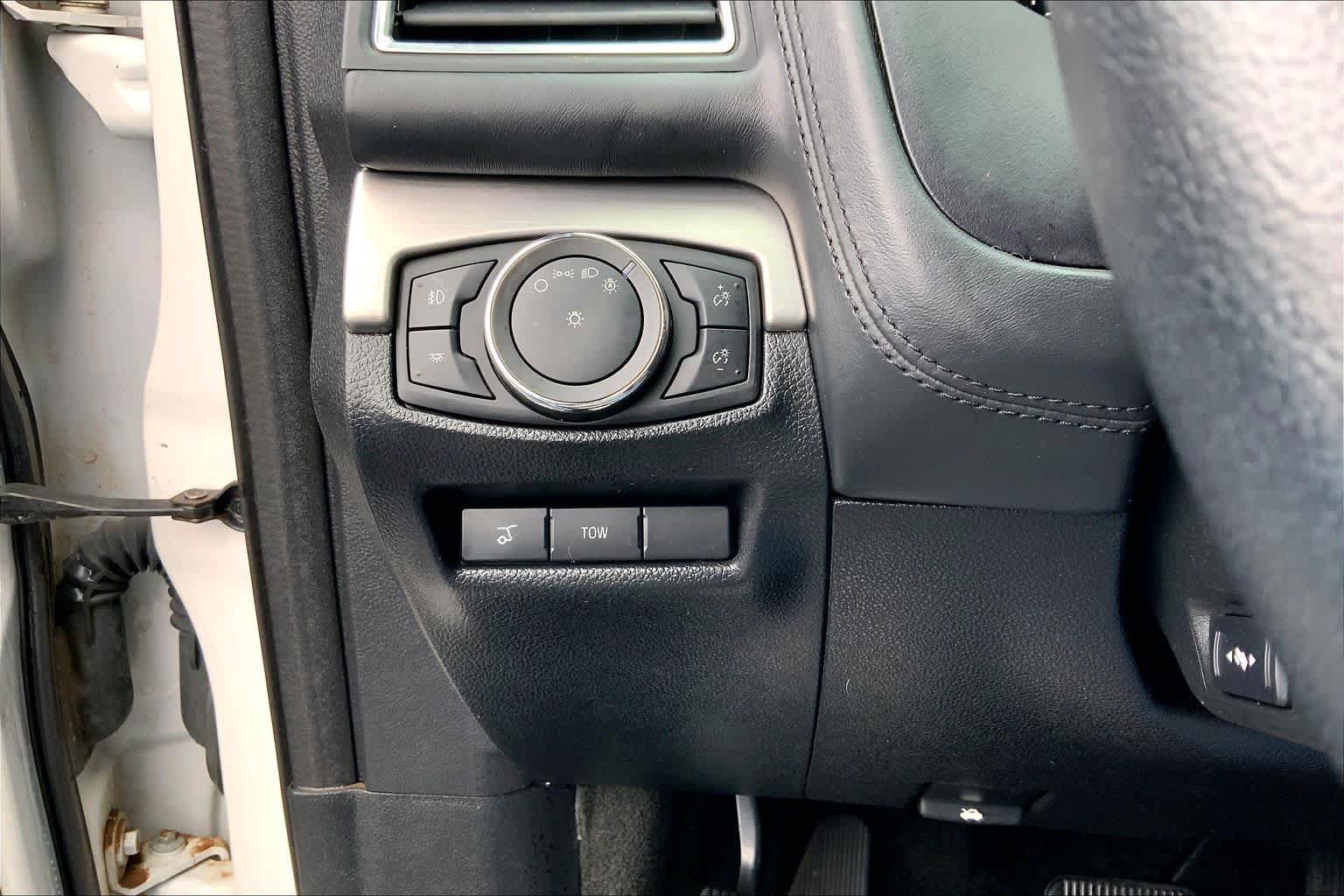 Used 2017 Ford Explorer Platinum AWD/4WD image 36