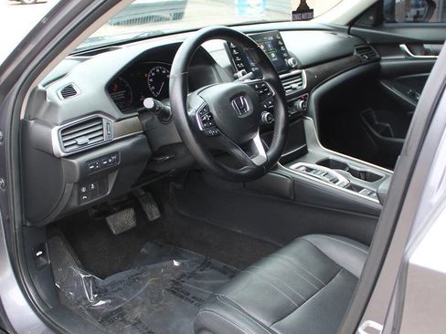 Used 2018 Honda Accord Touring image 12