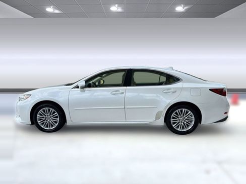 Used 2015 Lexus ES 350 w/ Luxury Package FWD image 2