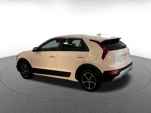 Used 2026 Kia Niro LX FWD image 11