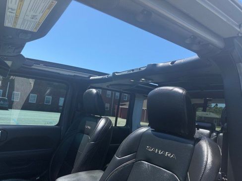 Used 2023 Jeep Wrangler Unlimited Sahara w/ Cold Weather Group AWD/4WD image 14