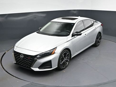 Used 2024 Nissan Altima 2.5 SR w/ SR Premium Package image 30