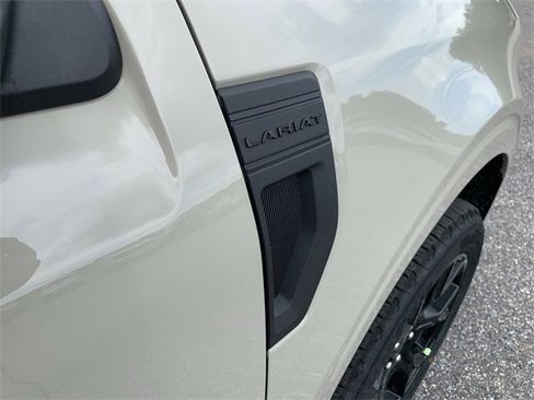 New 2025 Ford Maverick Lariat w/ Black Appearance Package image 13