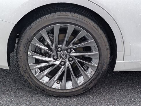 Used 2025 Lexus ES 300h w/ Technology Package image 10