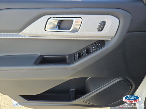 New 2026 Ford Explorer Active w/ Active Comfort Package image 10