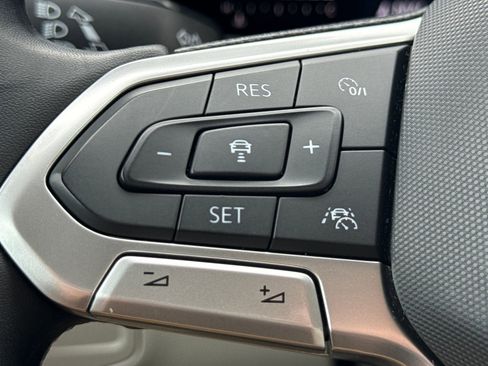 Certified 2022 Volkswagen Tiguan SE image 31