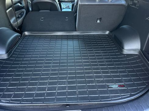 Used 2021 Hyundai Santa Fe Limited w/ Cargo Package image 15