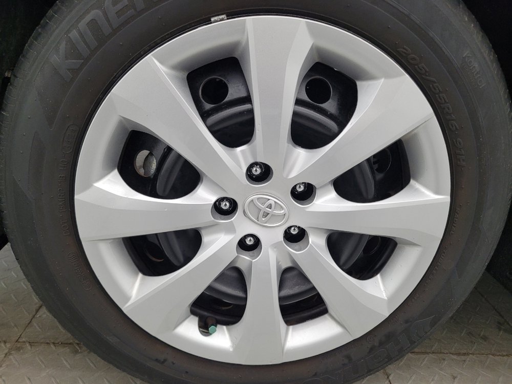Used 2025 Toyota Corolla LE FWD image 31