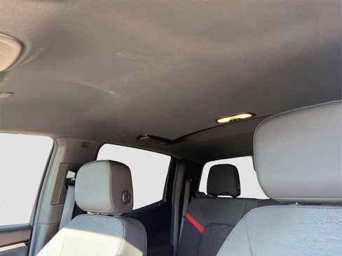 Used 2025 Chevrolet Colorado Z71 w/ Technology Package image 7