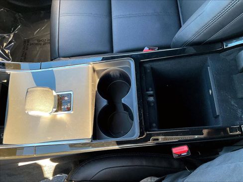 New 2025 Land Rover Range Rover Velar Dynamic SE image 22