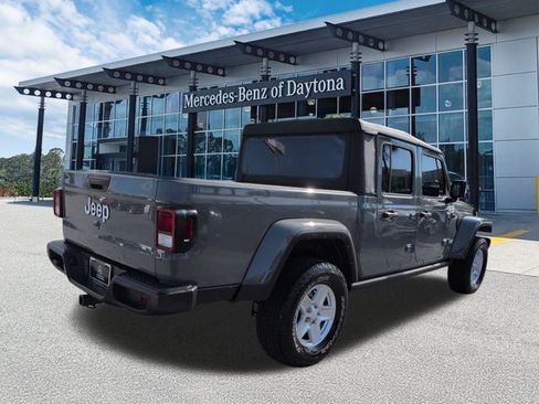 Used 2022 Jeep Gladiator Sport AWD/4WD image 4