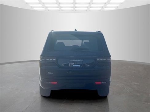 Used 2023 Jeep Grand Wagoneer Series III image 6