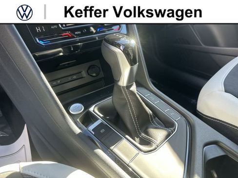 New 2026 Volkswagen Taos SE FWD image 16