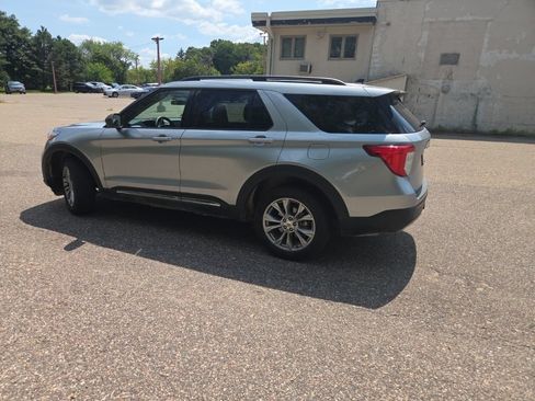 Used 2023 Ford Explorer XLT w/ Equipment Group 202A AWD/4WD image 8