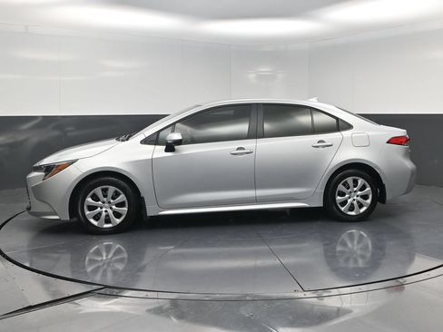 Used 2026 Toyota Corolla LE FWD image 3