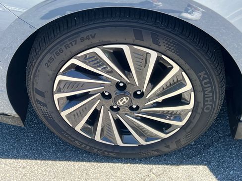 Certified 2025 Hyundai Sonata Limited FWD image 12