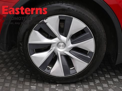 Used 2021 Tesla Model Y Long Range image 24