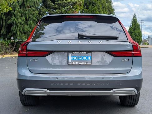 Used 2022 Volvo V90 B6 Cross Country w/ Protection Package AWD/4WD image 6