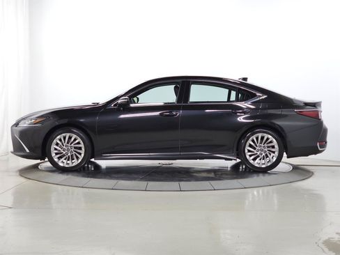 Used 2023 Lexus ES 300h Ultra Luxury w/ Accessory Package (Z2) FWD image 4