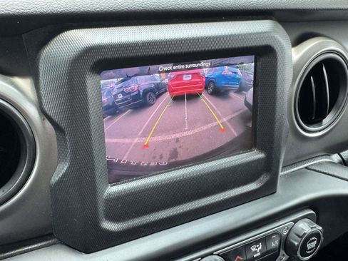 Used 2022 Jeep Wrangler Unlimited Sport AWD/4WD image 15
