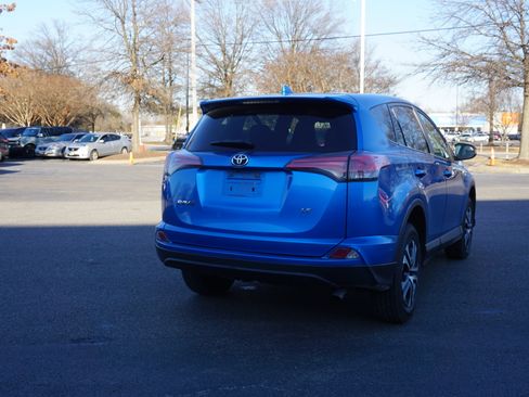 Used 2018 Toyota RAV4 LE image 4