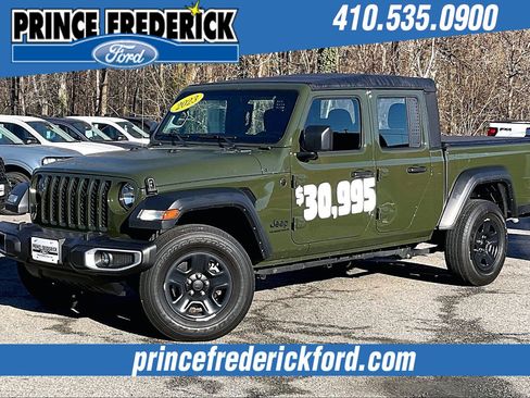 Used 2023 Jeep Gladiator Sport image 3