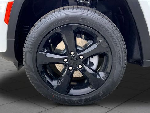 New 2026 Jeep Grand Cherokee Limited RWD image 8