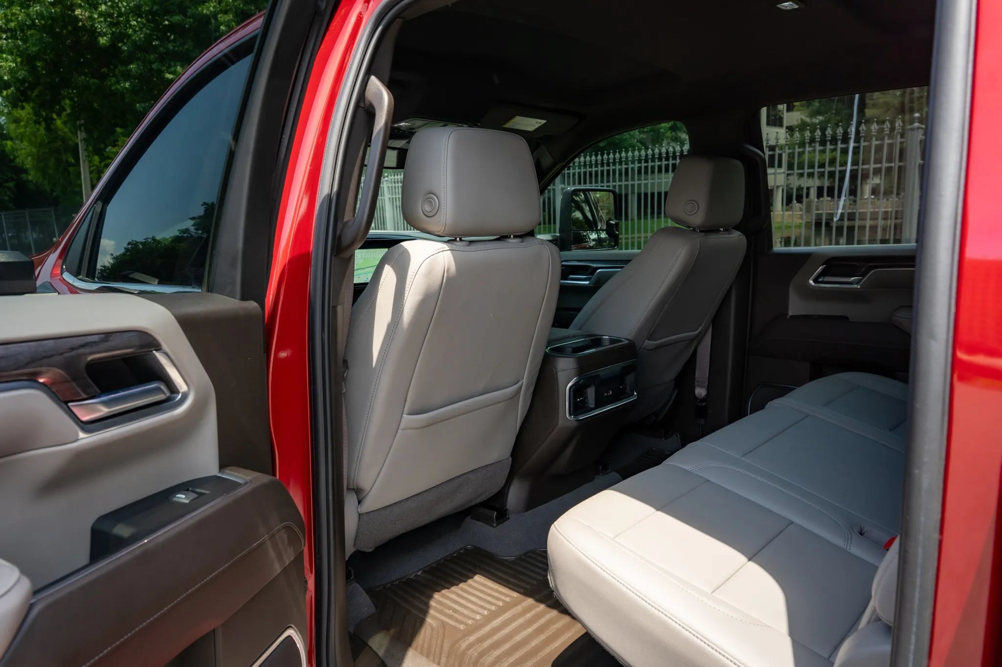 Used 2024 Chevrolet Silverado 1500 LTZ AWD/4WD image 12