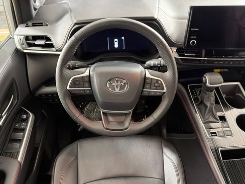 Used 2025 Toyota Sienna XSE w/ XSE Plus Package AWD/4WD image 13