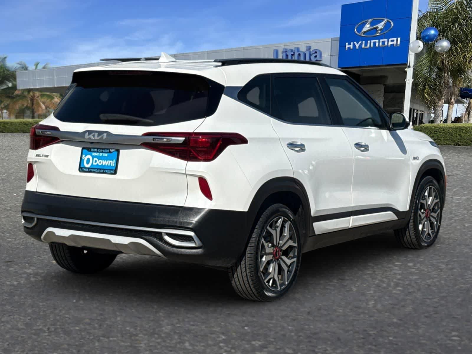 Used 2022 Kia Seltos SX w/ Sunroof Package AWD/4WD image 3