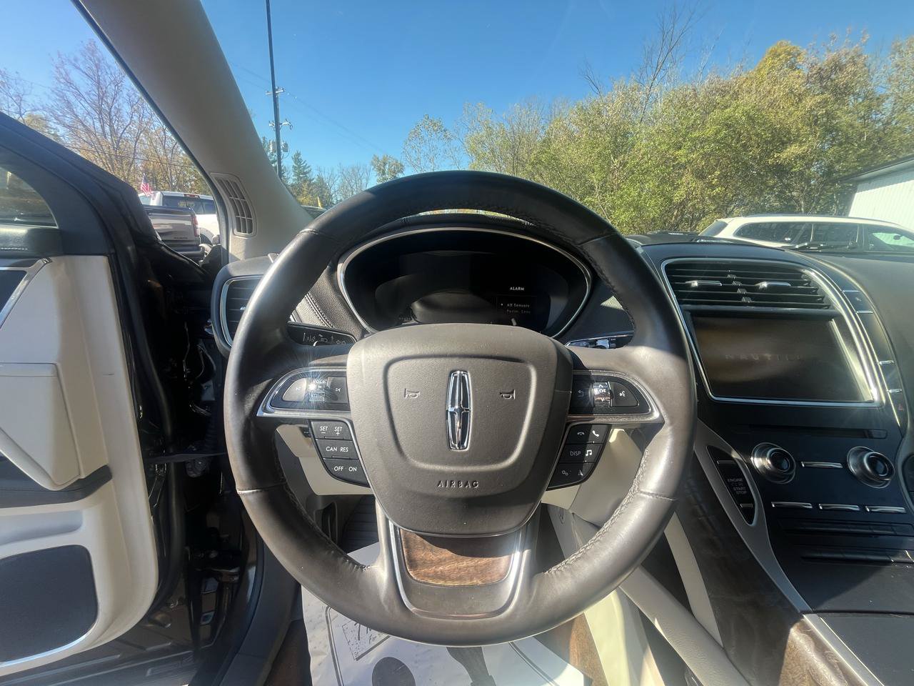 Used 2019 Lincoln Nautilus Reserve AWD/4WD image 10