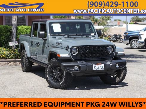 Used 2025 Jeep Gladiator Sport AWD/4WD image 1