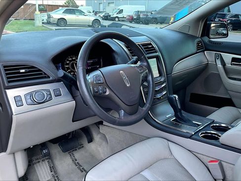 Used 2014 Lincoln MKX FWD w/ Equipment Group 101A image 17