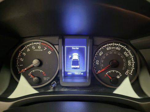 Used 2023 Toyota Tacoma SR image 29