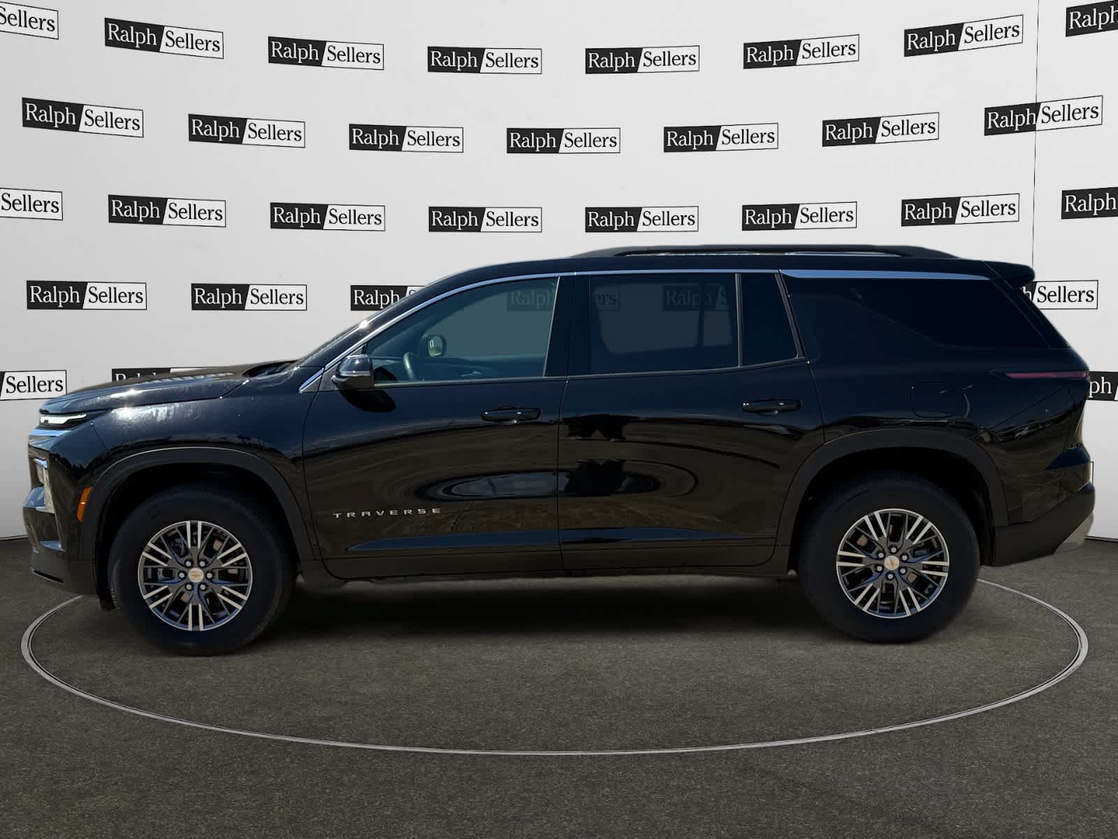 Used 2026 Chevrolet Traverse LT AWD/4WD image 3