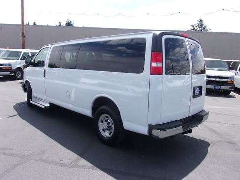Used 2016 Chevrolet Express 3500 LT w/ LT Preferred Equipment Group image 17
