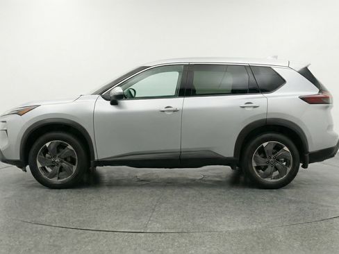 Used 2025 Nissan Rogue SV image 5