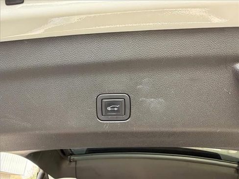Used 2023 Chevrolet Suburban Premier AWD/4WD image 22