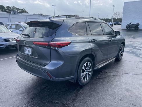 Used 2023 Toyota Highlander XLE image 10