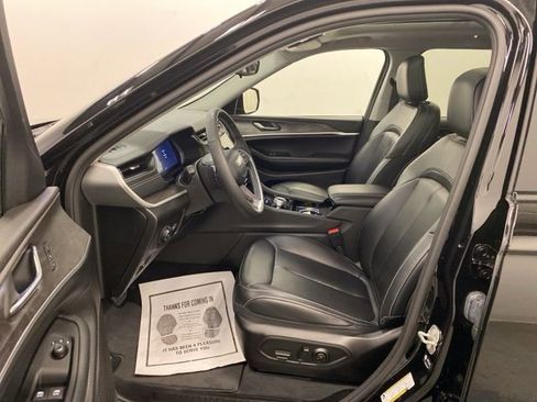 Used 2023 Jeep Grand Cherokee L Limited AWD/4WD image 9