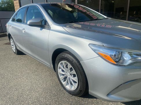 Used 2017 Toyota Camry LE FWD image 25