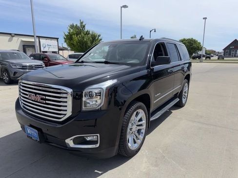 Used 2019 GMC Yukon SLT w/ Premium Edition AWD/4WD image 3