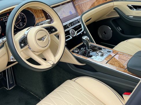 Used 2022 Bentley Flying Spur V8 image 15