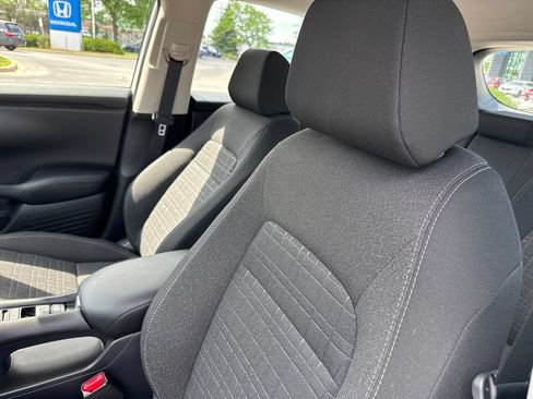 Used 2025 Honda HR-V LX image 12