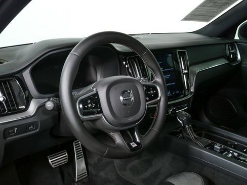 Used 2019 Volvo S60 T6 R-Design image 4