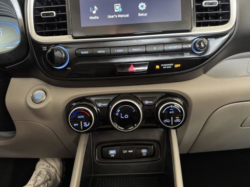 Used 2025 Hyundai Venue SEL image 15